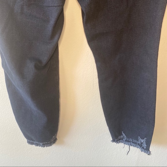 GOOD AMERICAN Good Curve Crop Skinny Raw Hem Jeans - Picture 9 of 10